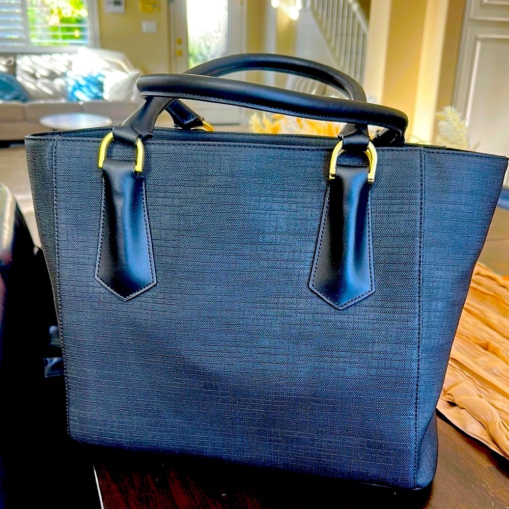 Dange Dover EUC Black Tote